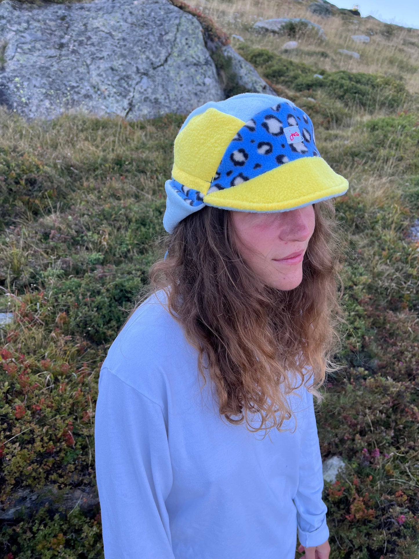 casquette jaune x ciel x leo bleu