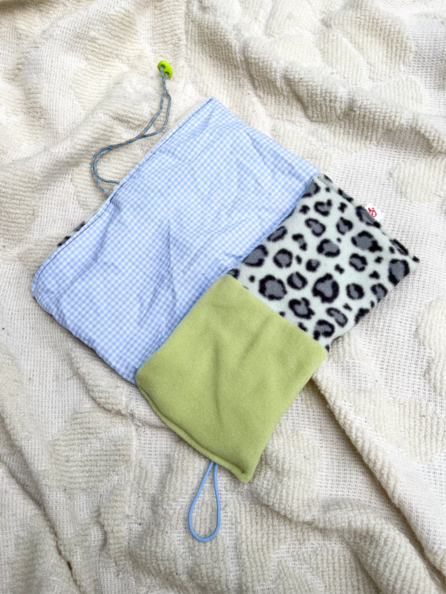 Pochette de baroudage verte x leopard