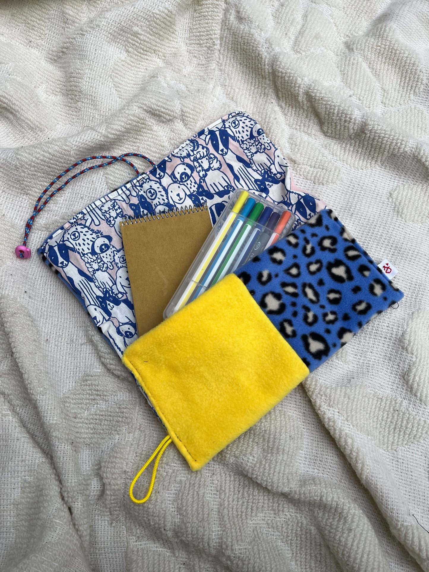 Pochette de baroudage jaune x bleu x rose