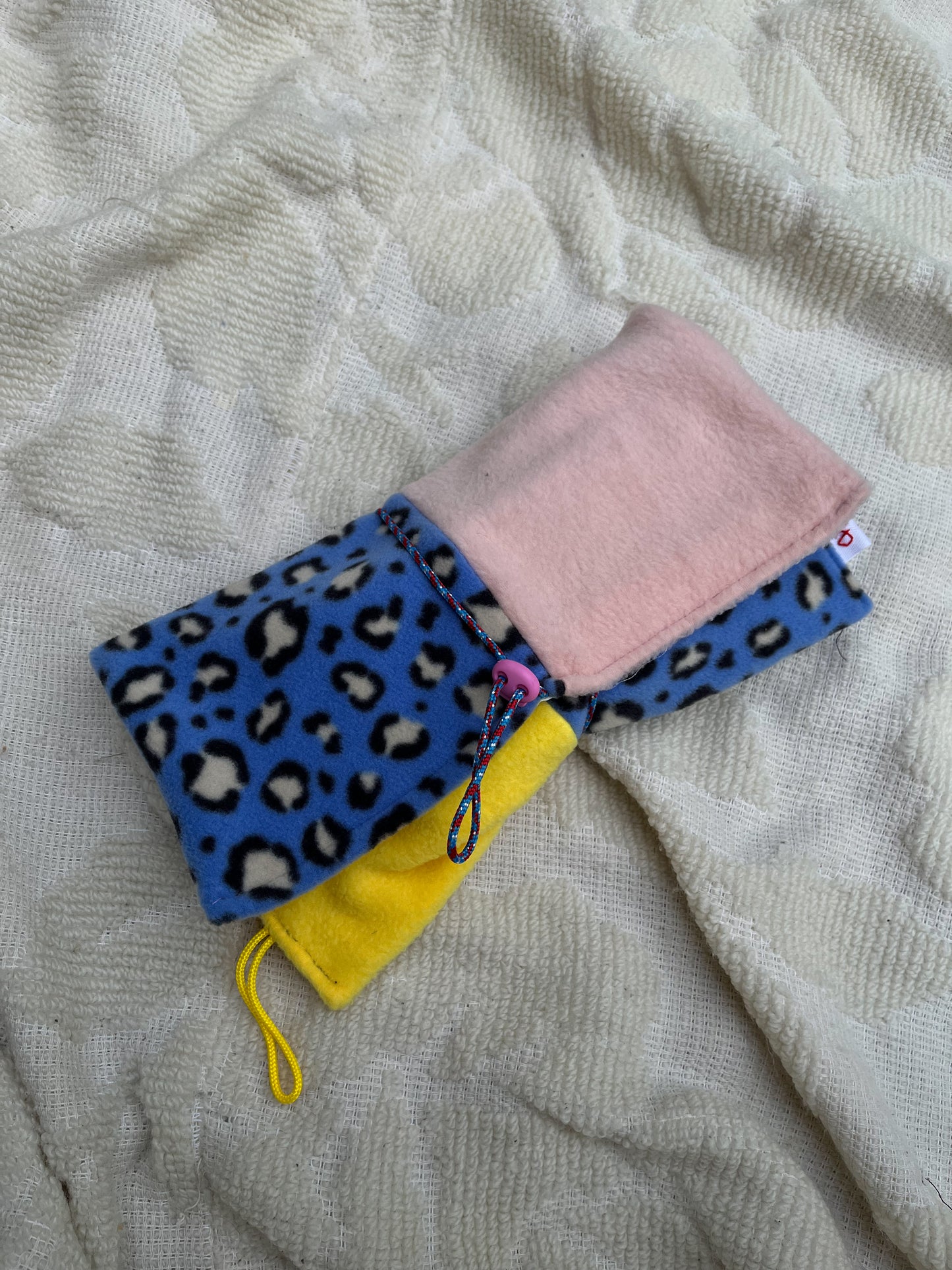 Pochette de baroudage jaune x bleu x rose