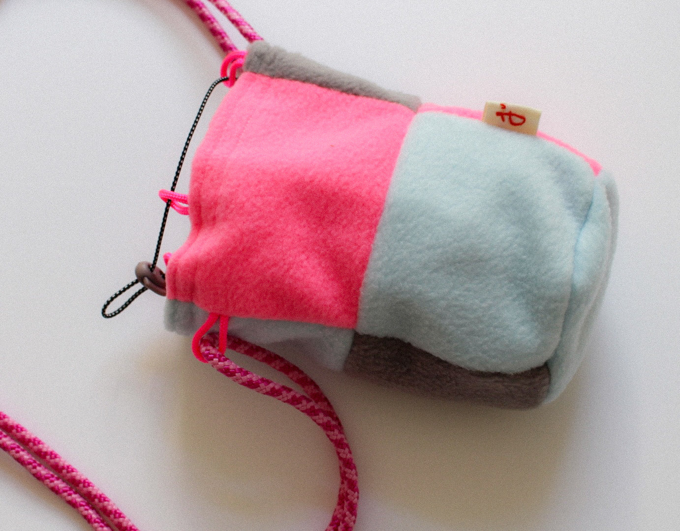 SAC A GOURDE ROSE GRIS