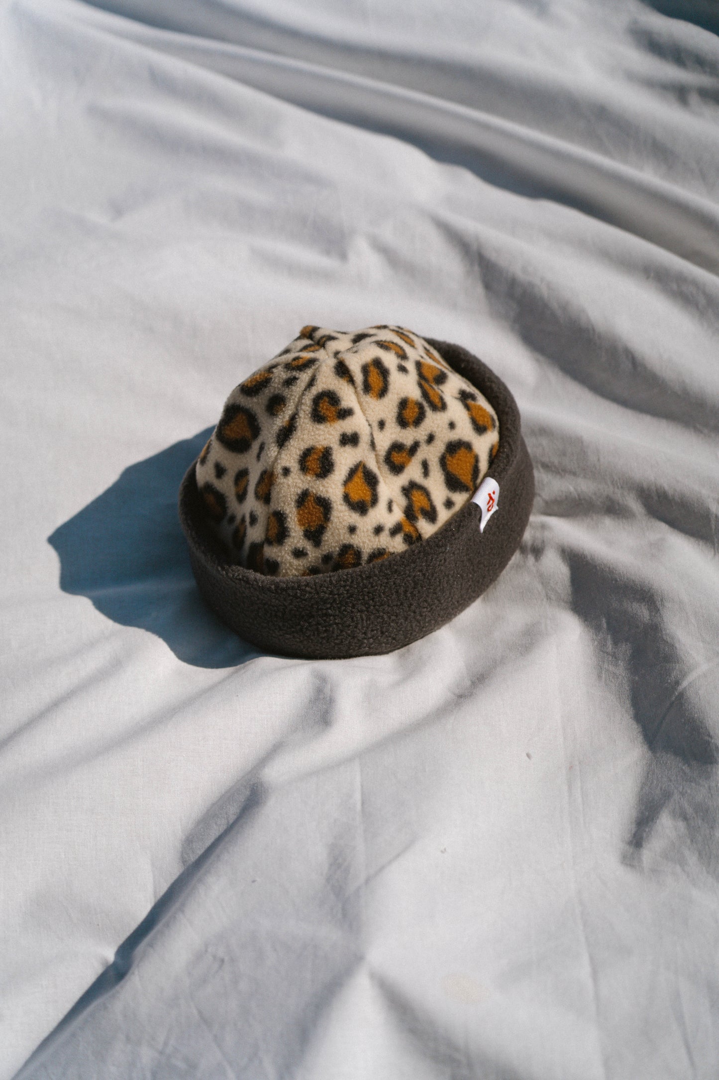 bonnet gris x léopard