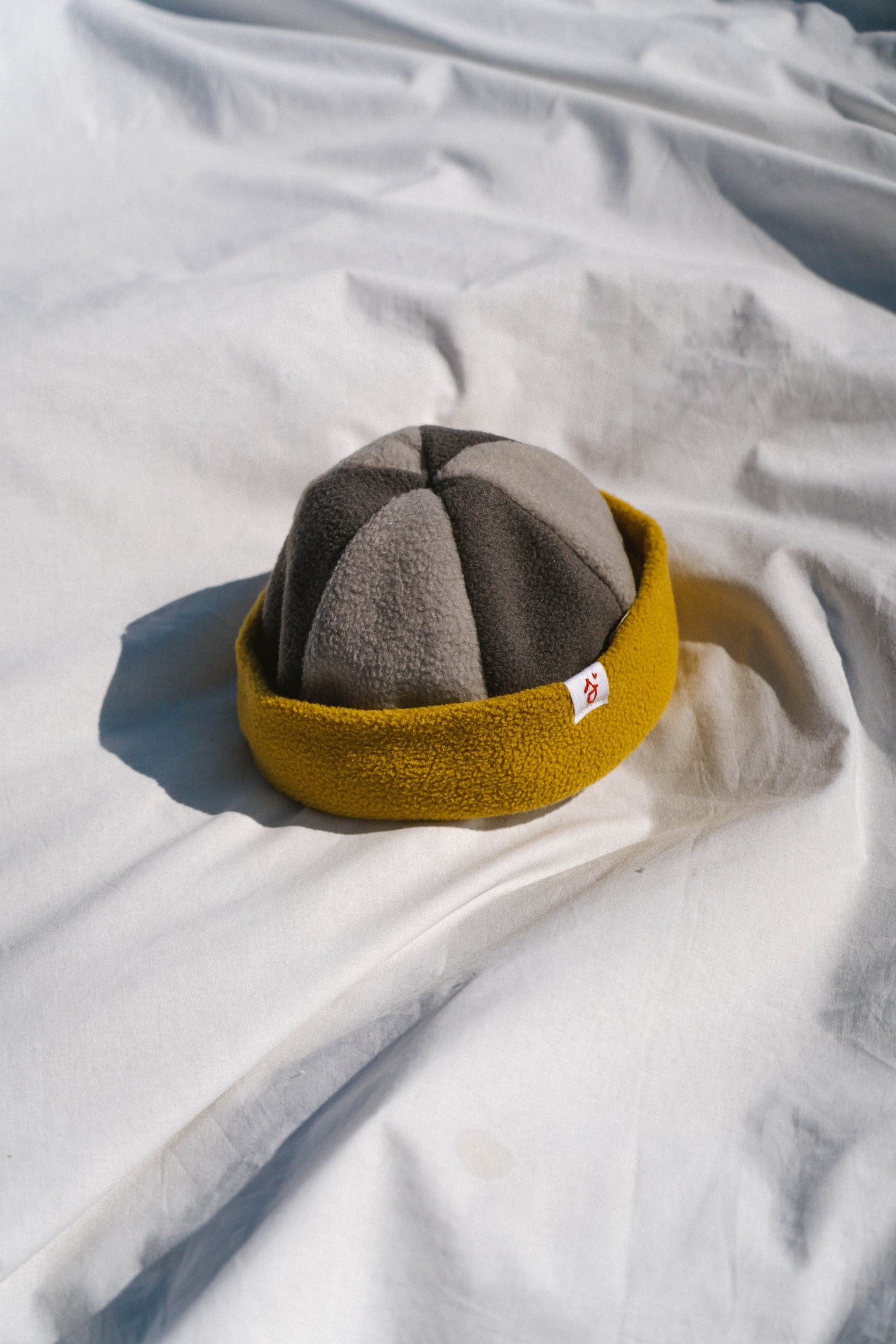 bonnet jaune x gris